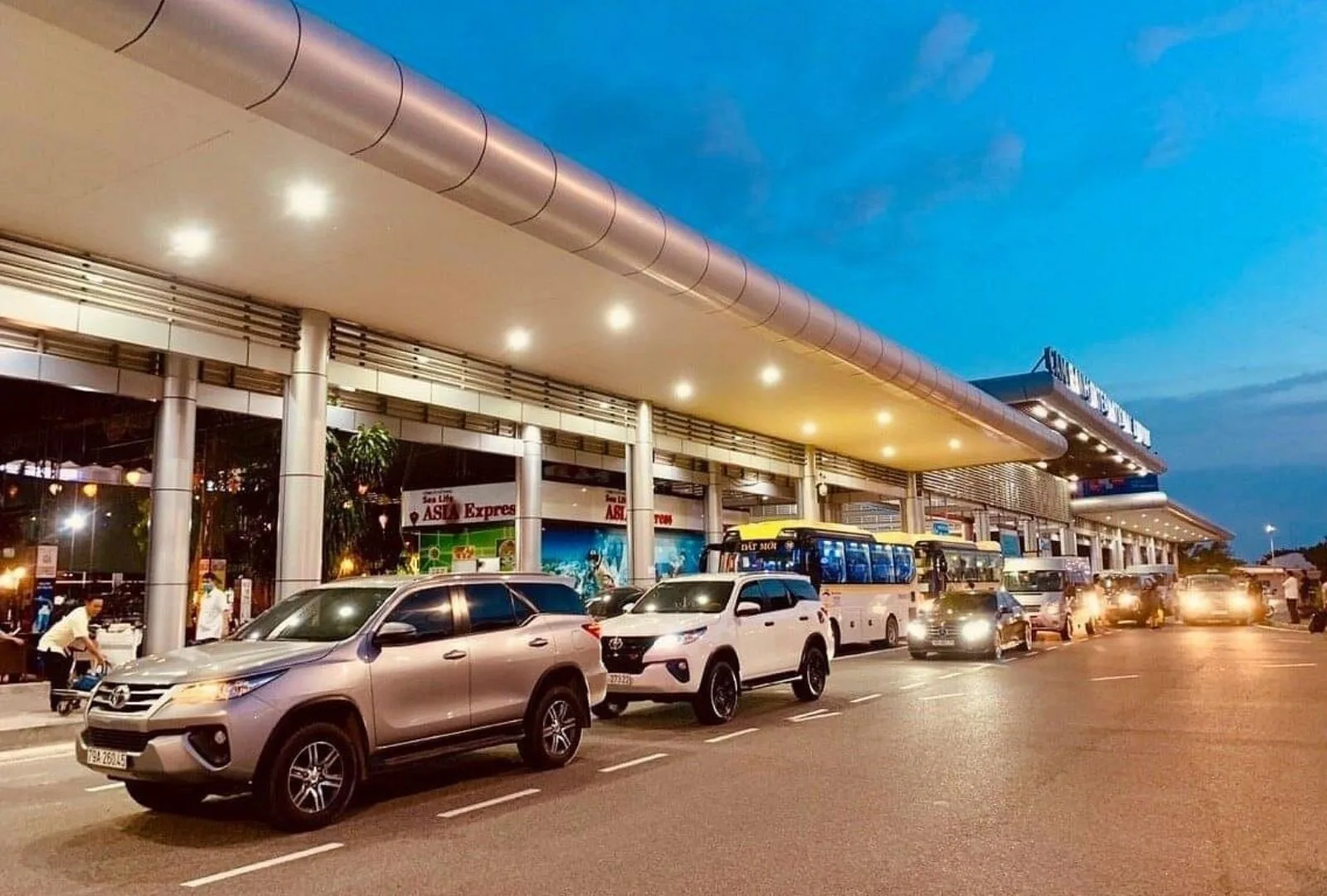 Xe đưa đón sân bay Cam Ranh